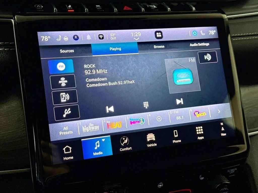 Used 2023 Velvet Jeep Limited image 30