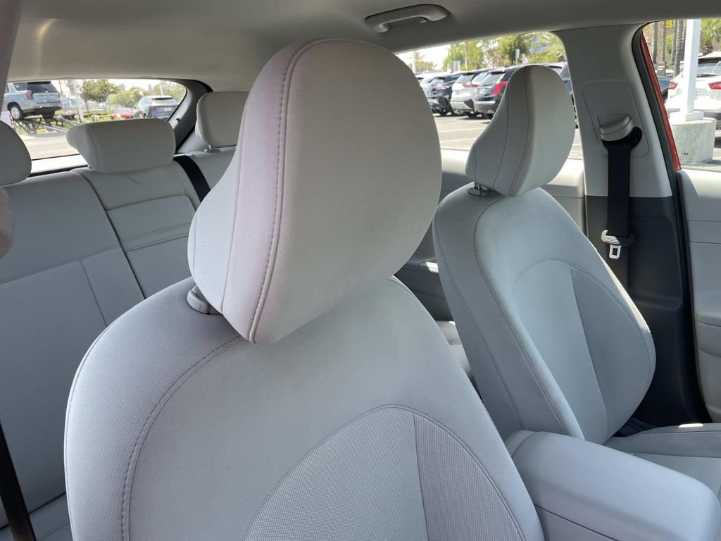 2025 Hyundai Kona SE - Photo 26