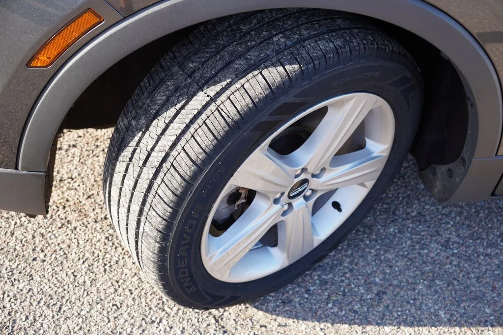 Certified Used 2017 Gray Lincoln Premiere image 13