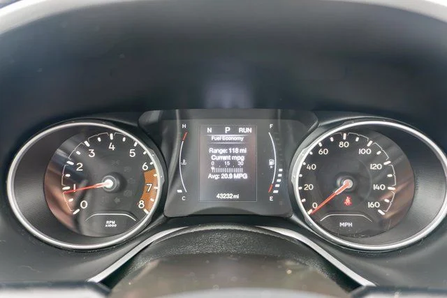 Used 2019 Black Jeep Latitude image 20
