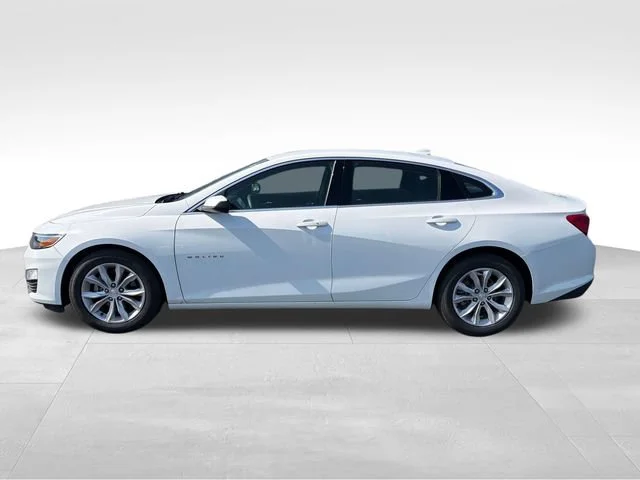 Used 2025 Summit White Chevrolet 1LT image 2