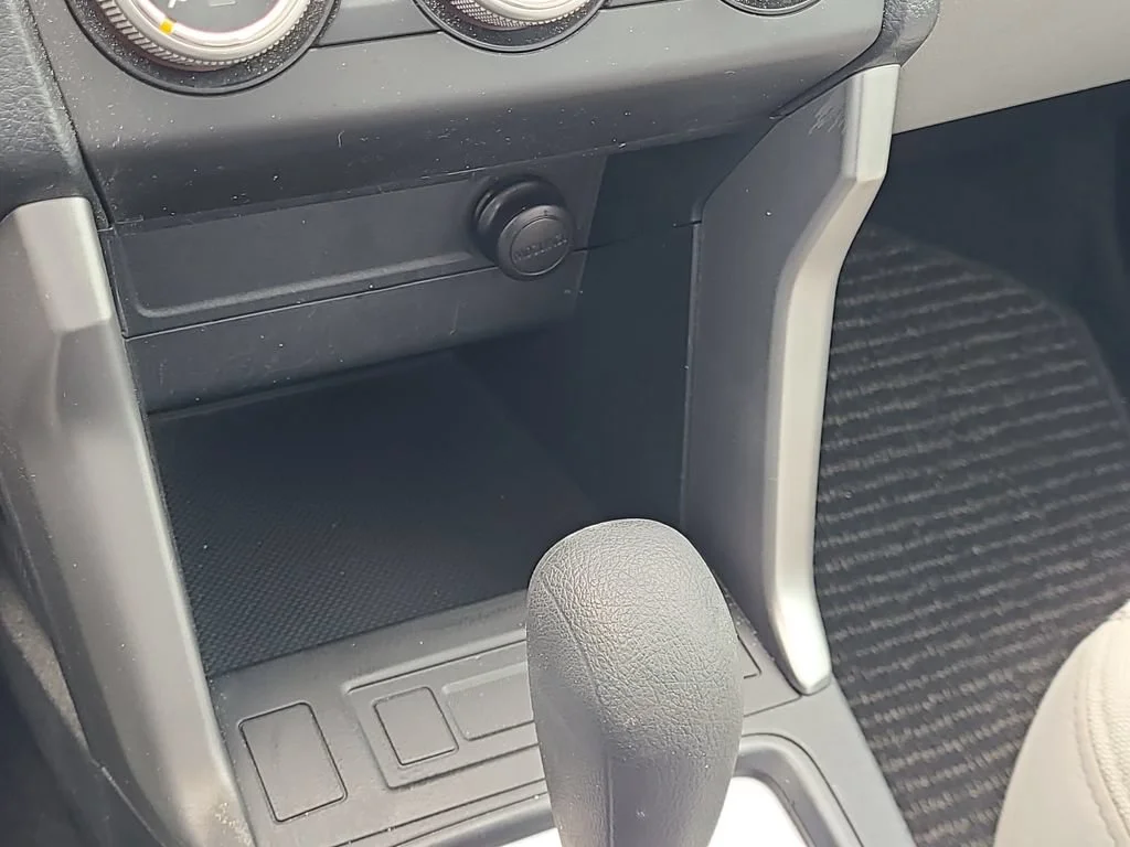 Used 2018 White Subaru 2.5i image 15