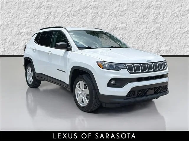 Used 2022 Bright White Clearcoat Jeep Latitude image 1