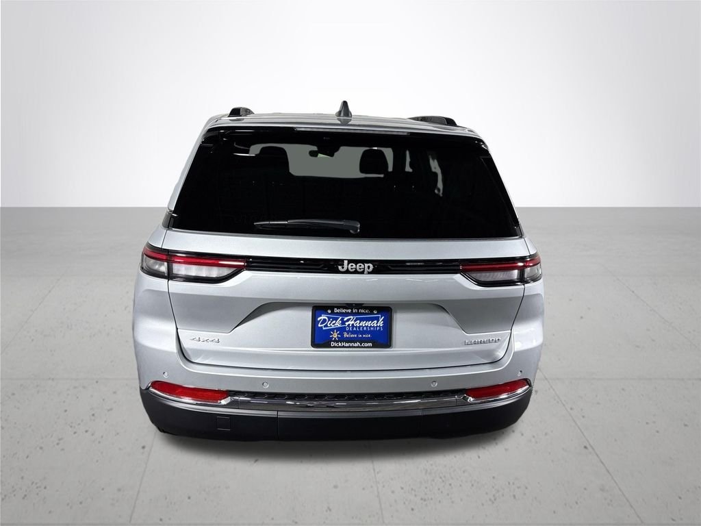 New 2026 Silver Zynith Exterior Paint Jeep Laredo image 7