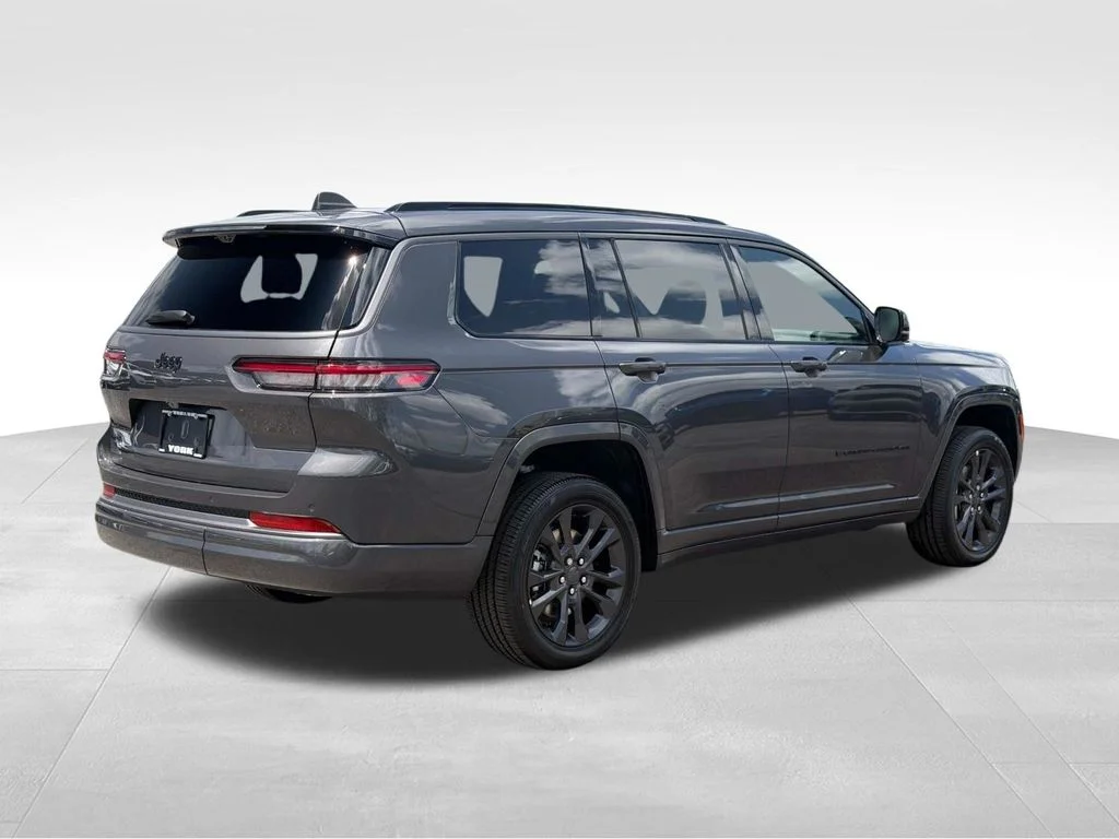 New 2026 Baltic Gray Metallic Clear-Coat Exterior Paint Jeep Limited Reserve image 5