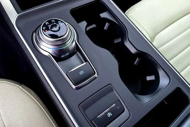 New 2024 Stone Blue Metallic Ford SE image 18