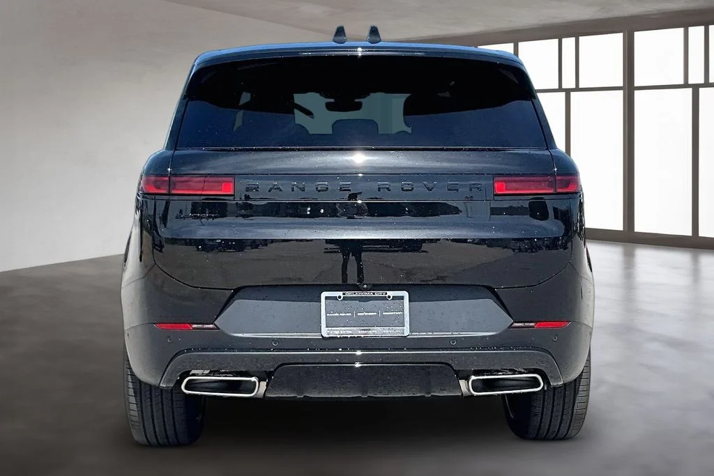New 2026 Black Land Rover SE image 4