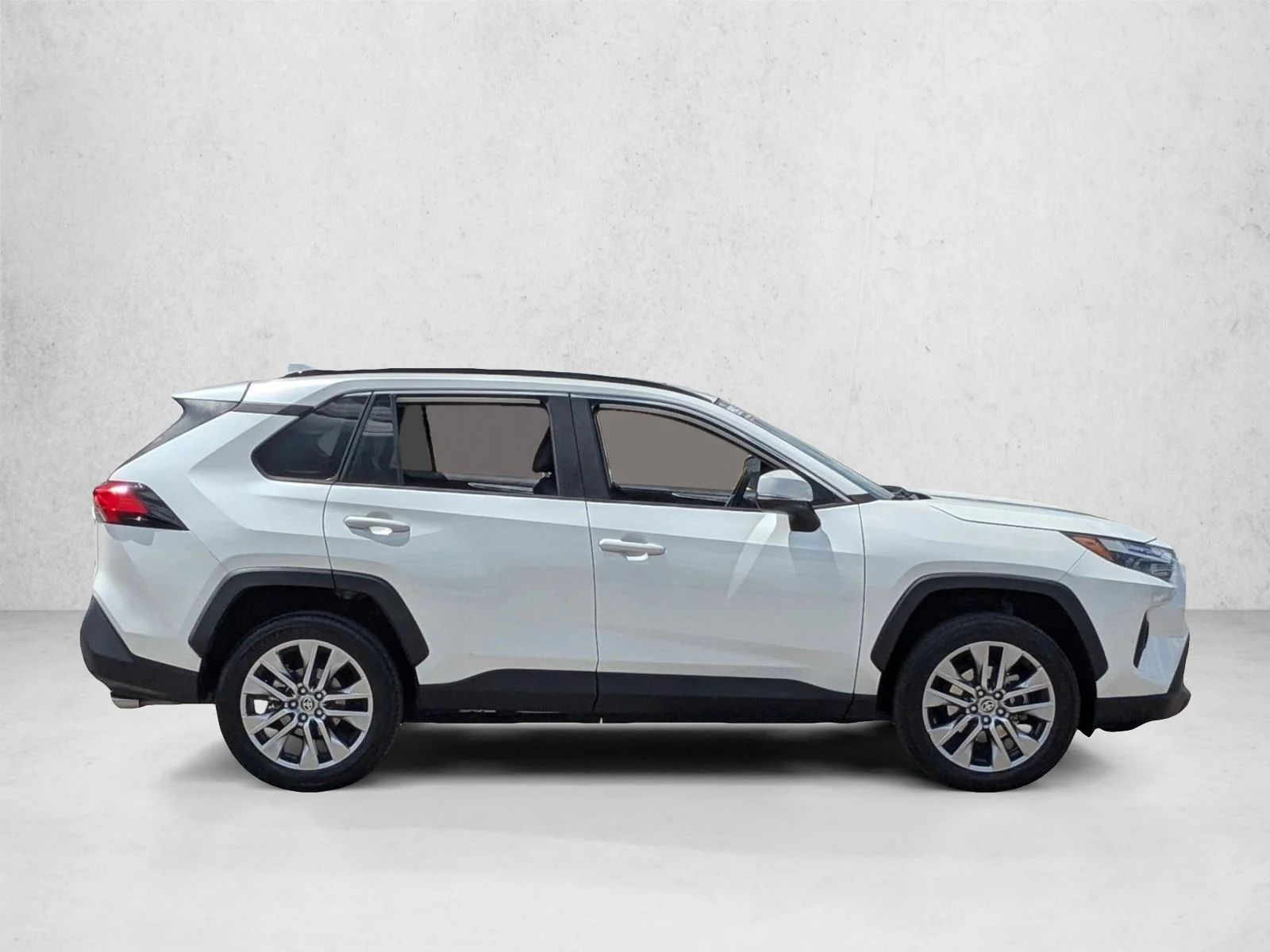 Used 2023 White Toyota XLE Premium image 4