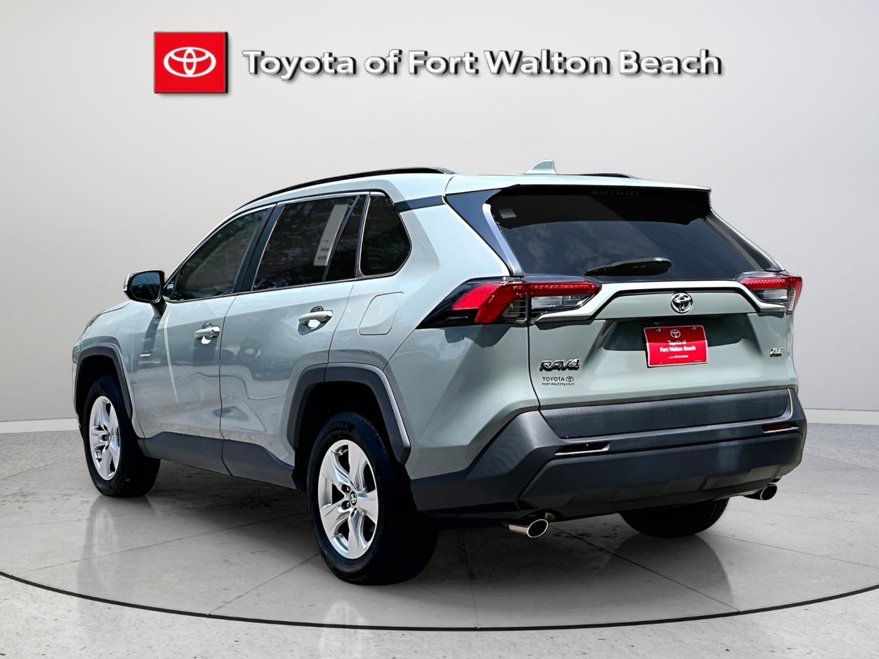 Used 2021  Toyota XLE image 4