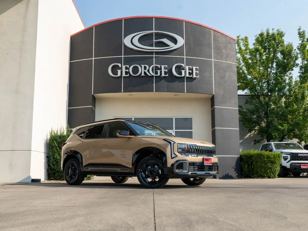 New 2027 Brown Kia X-Line S image 1