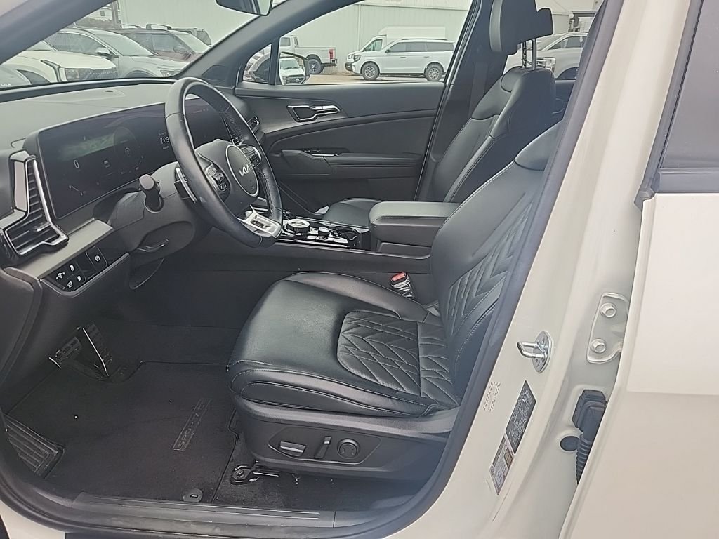 Used 2023 White Kia X-Line Prestige image 19