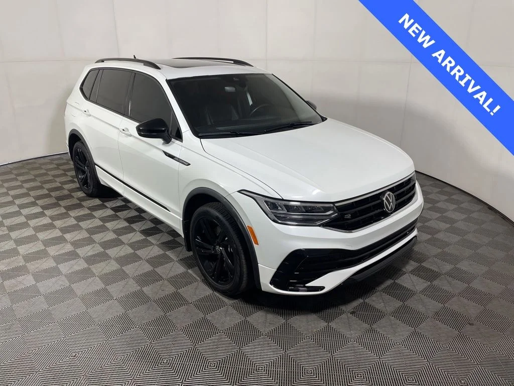 2024 Volkswagen Tiguan 2.0T SE R-Line Black 4Motion's photo