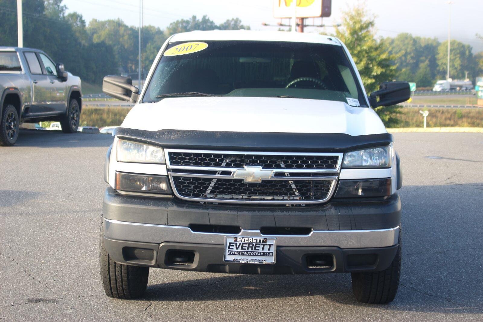 Used 2007 Summit White Chevrolet Work Truck image 2