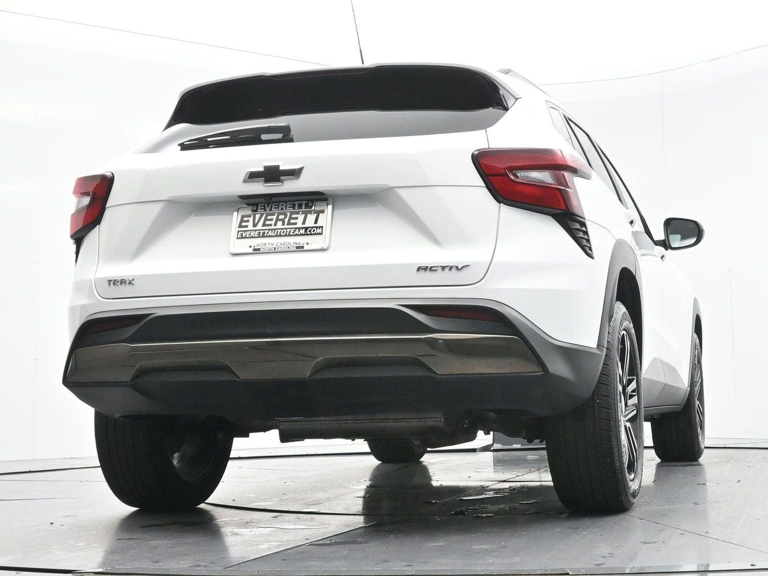 Used 2025 Summit White Chevrolet ACTIV image 47