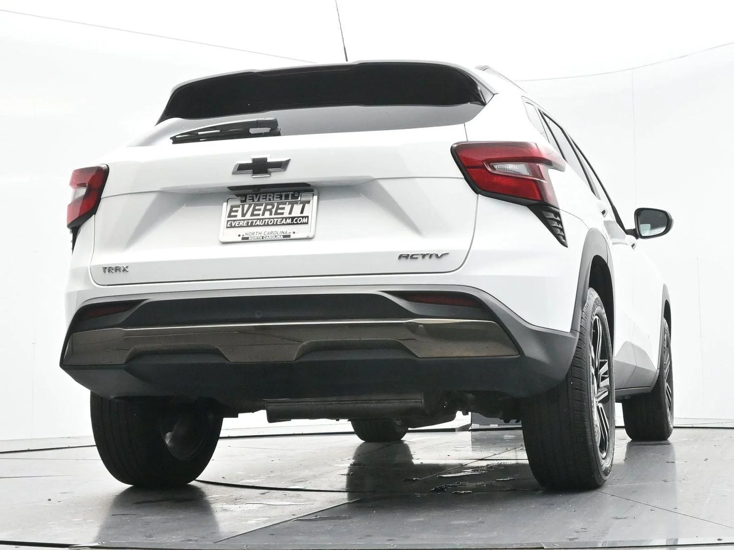 Used 2025 Summit White Chevrolet ACTIV image 47