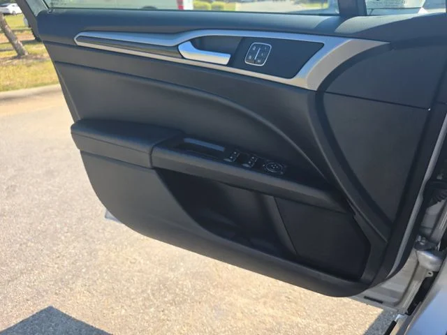 Used 2018 Silver Ford SE image 26