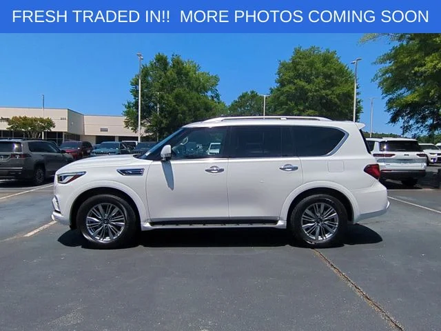 Used 2023 White INFINITI LUXE image 2