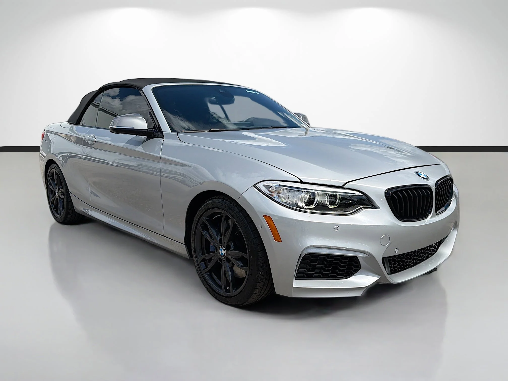 2017 BMW 2 Series M240i Convertible's photo