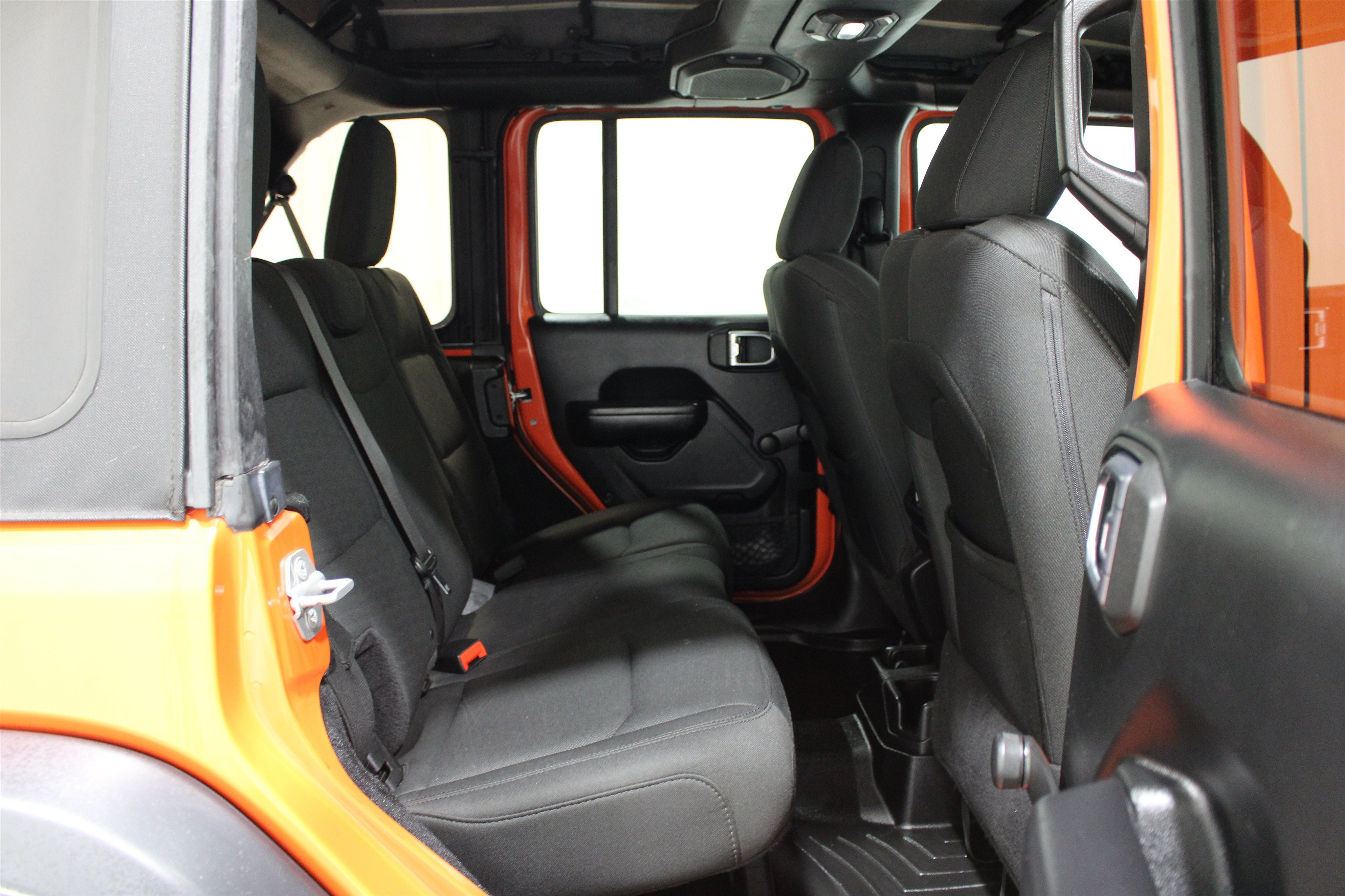 Used 2018 Punkn Metallic Clearcoat Jeep Sport image 19