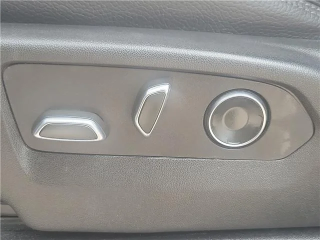 Used 2024 White Frost Tricoat GMC Denali 4x2 image 9