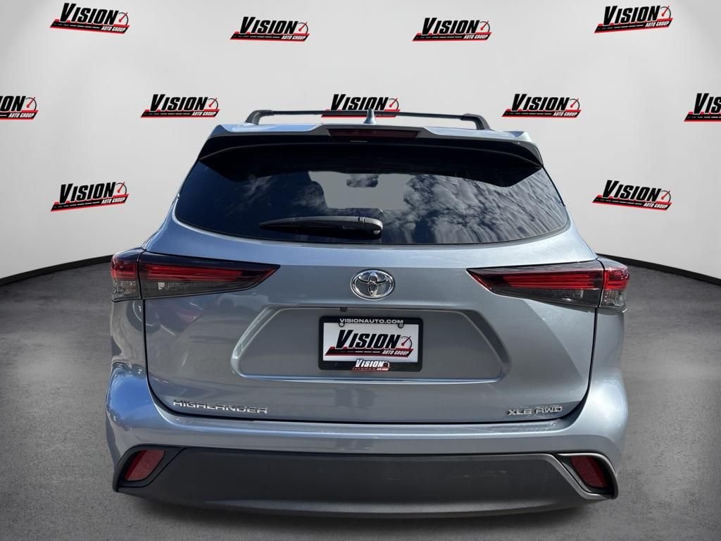 Used 2024  Toyota XLE image 3
