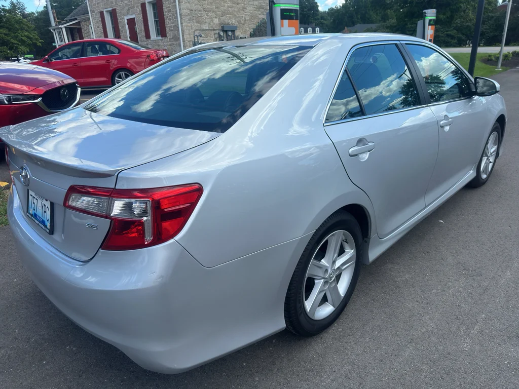 Used 2014 Classic Silver Metallic Toyota SE image 5