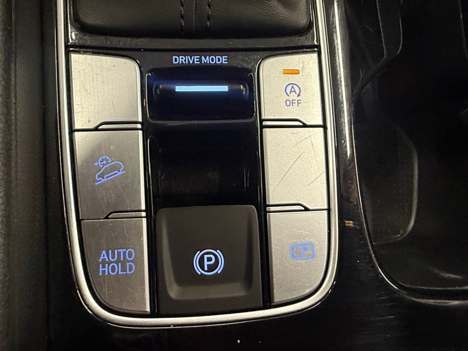Used 2024 Hampton Gray Hyundai SEL image 32