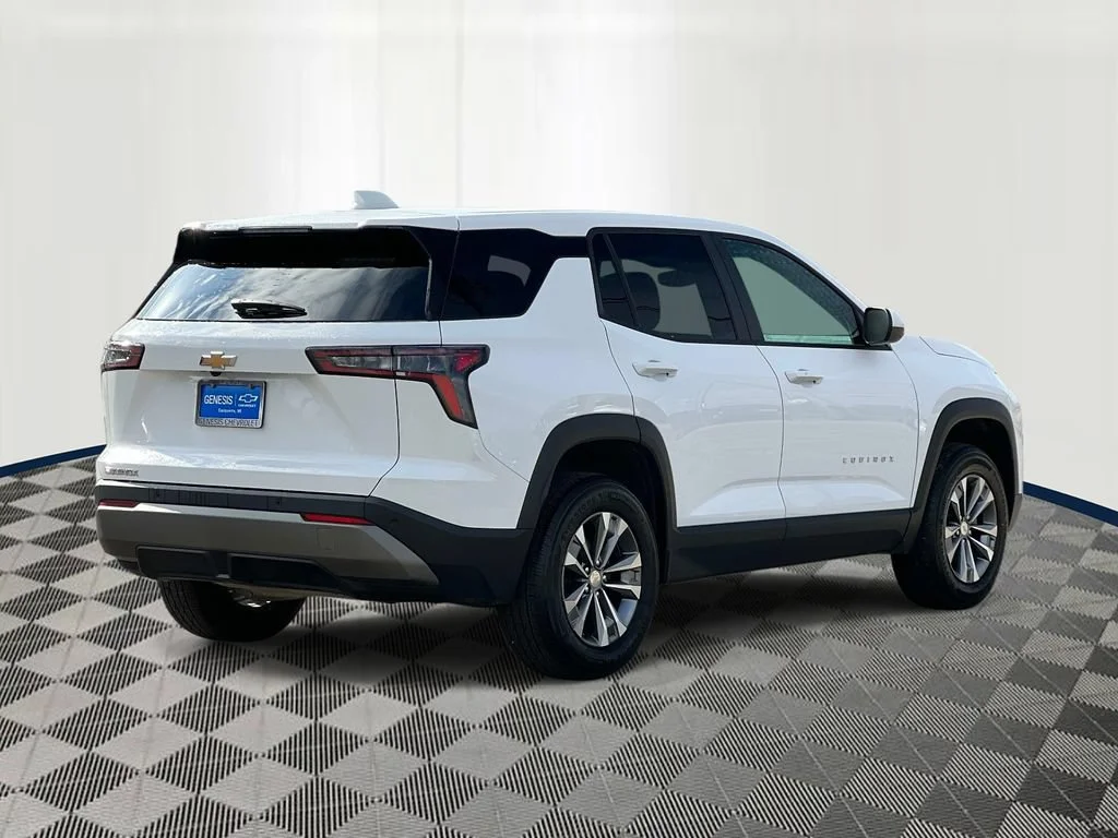 Used 2025 Summit White Chevrolet LT image 5