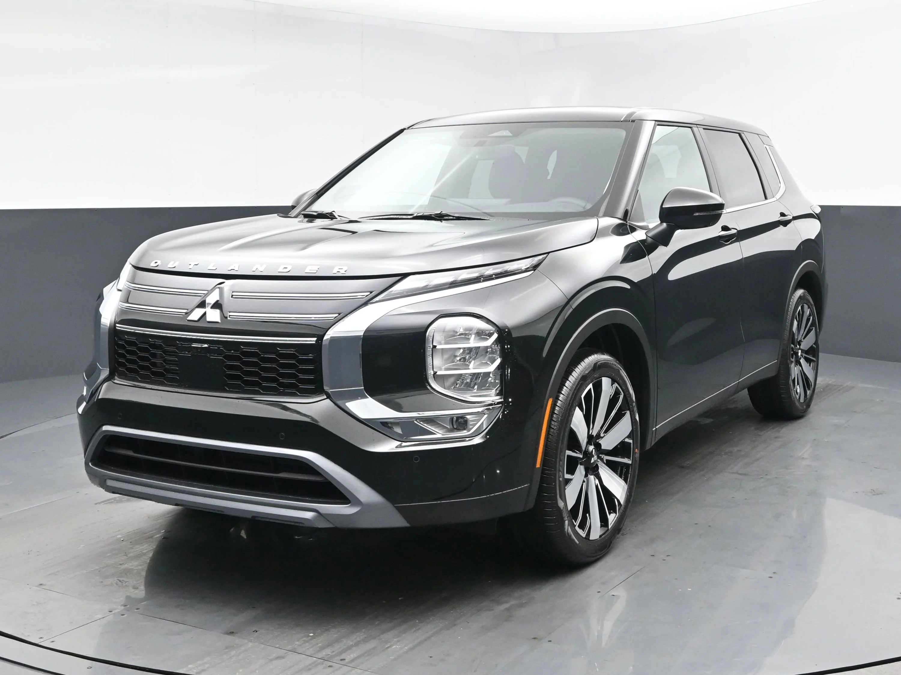 2026 Mitsubishi Outlander SE FWD's photo