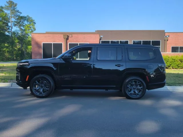 New 2026 High Gloss Black Exterior Paint Jeep Limited Altitude image 10