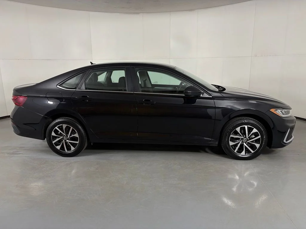 Used 2025 Black Volkswagen 1.5T S image 9