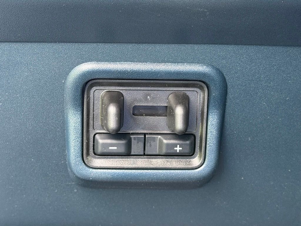 New 2026 Space White Metallic Ford XLT image 9