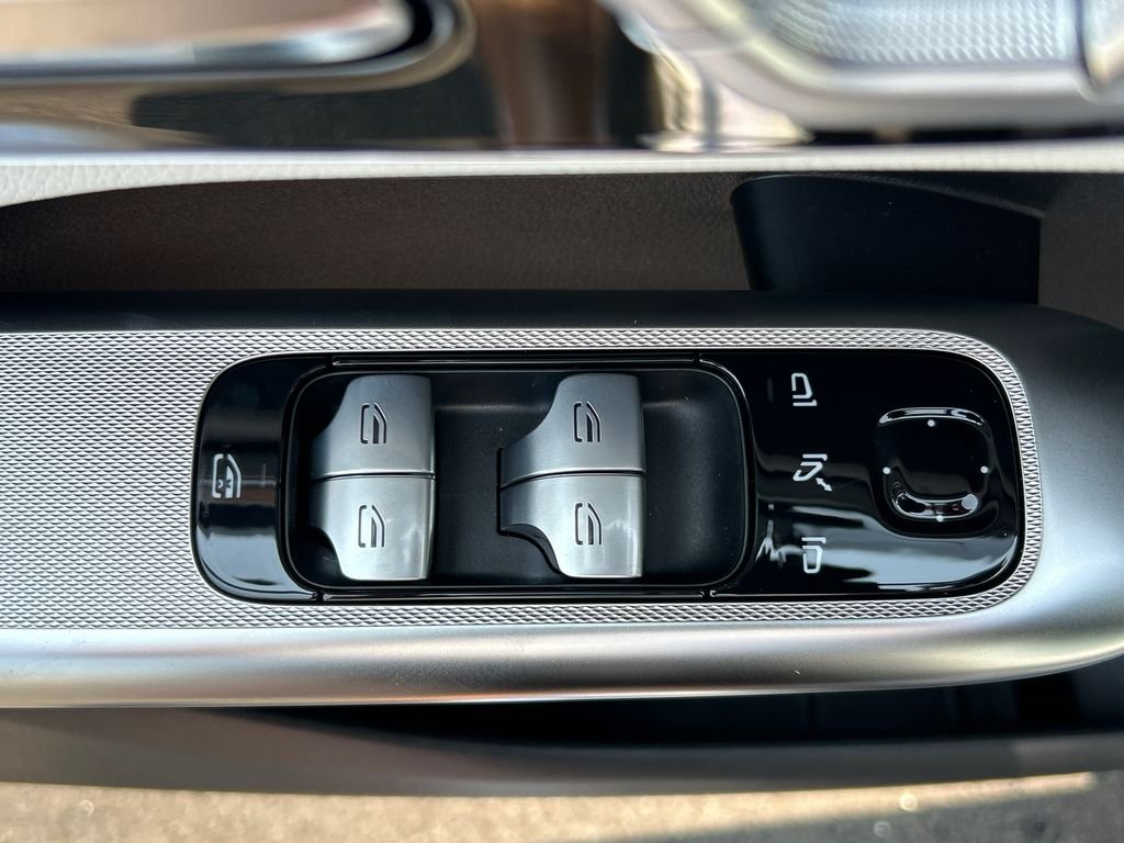 New 2026 Black Mercedes-Benz GLC 300 image 12