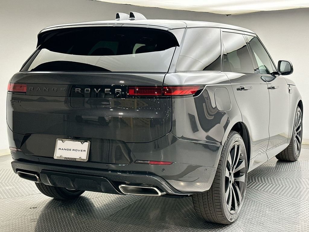New 2026 Carpathian Grey Land Rover Dynamic SE image 3