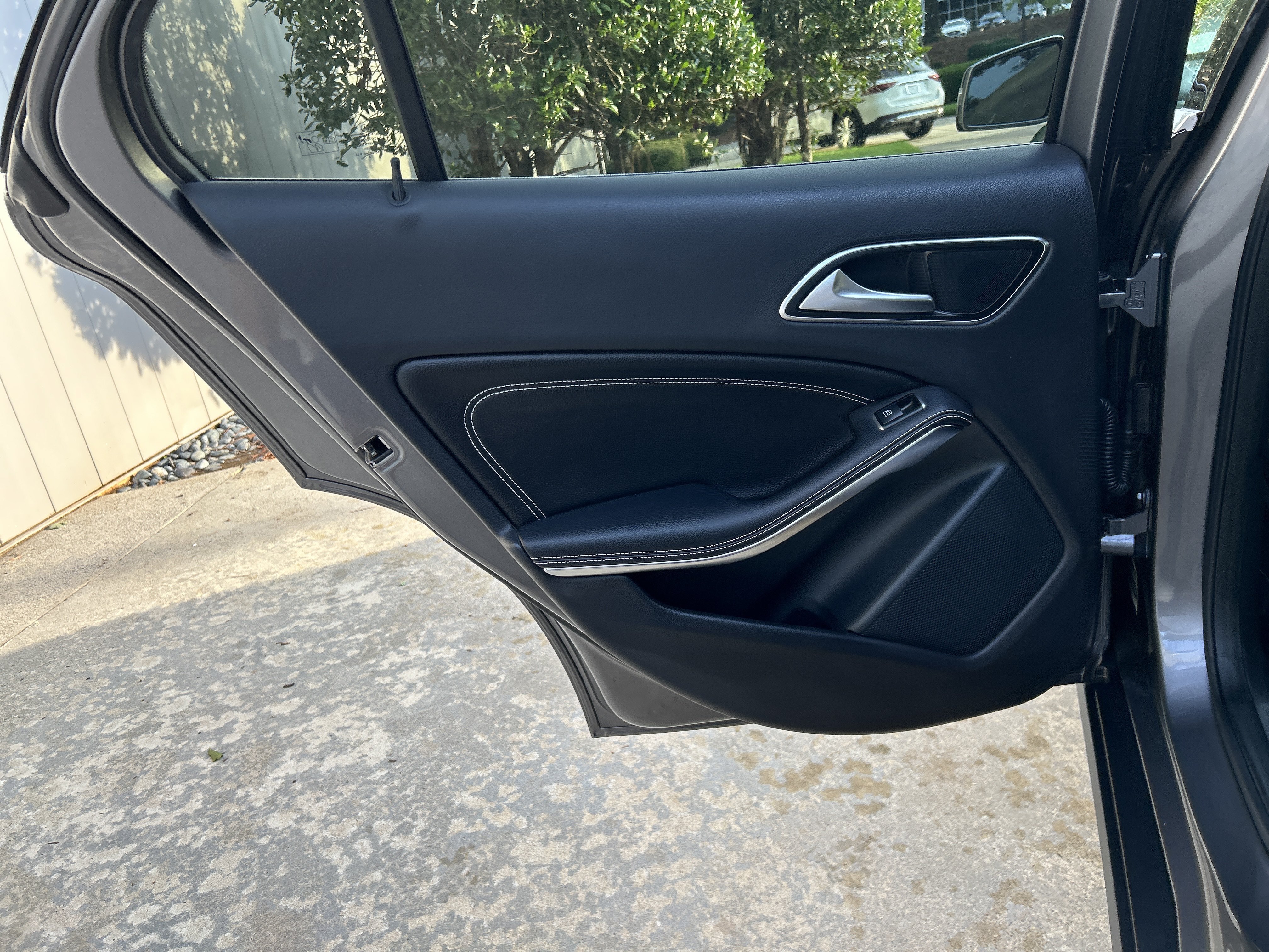 Used 2016 Mountain Gray Metallic Mercedes-Benz GLA 250 SUV image 35