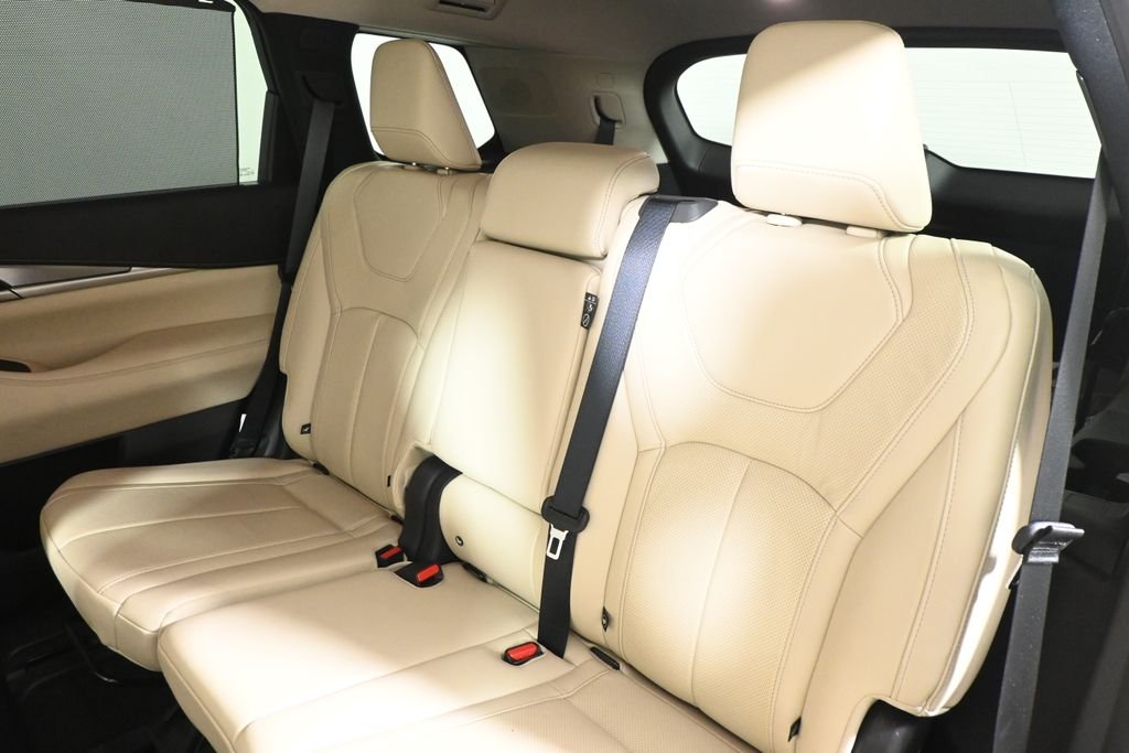 Certified Used 2023 Red INFINITI LUXE image 4