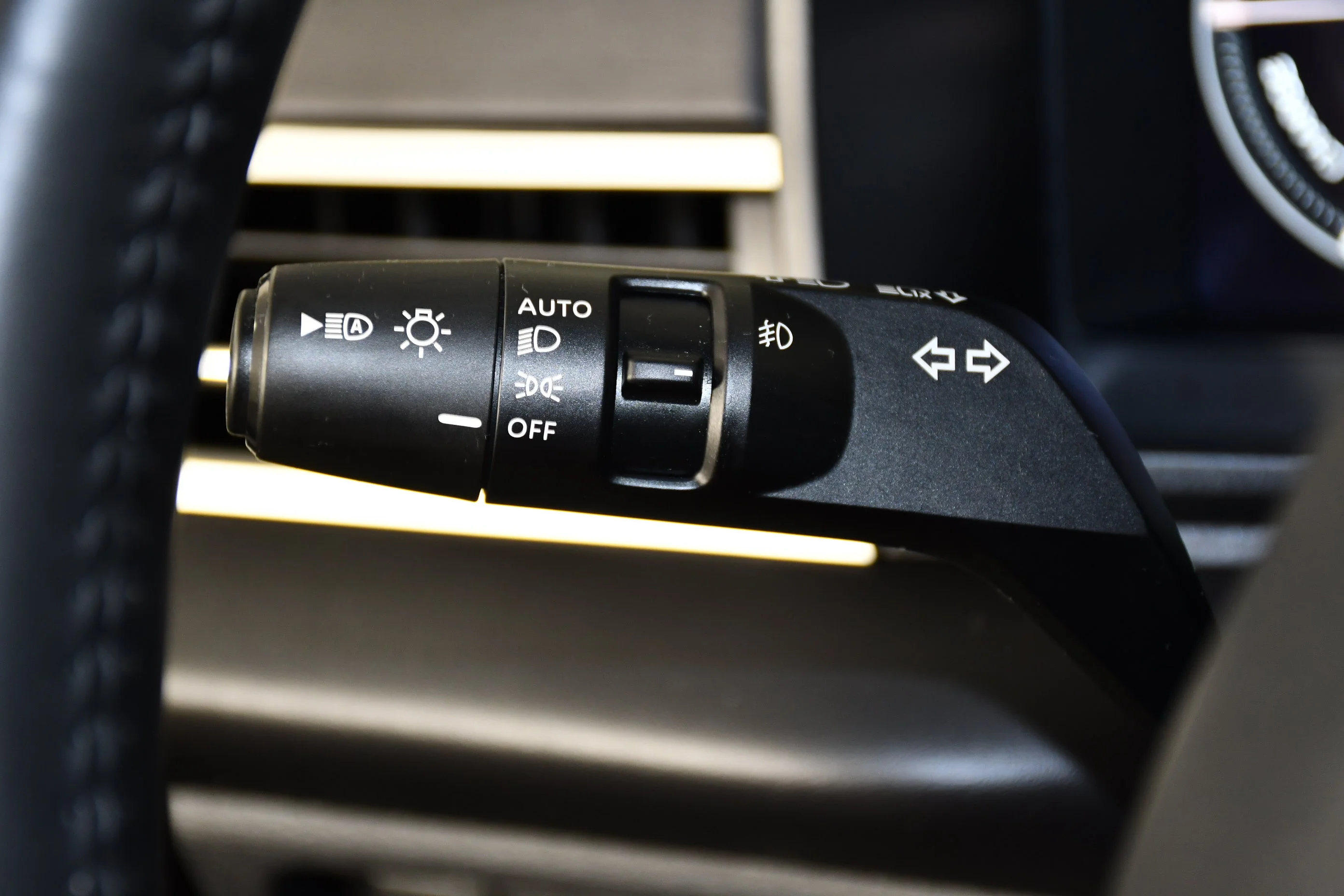 Certified Used 2025 Black Diamond Mitsubishi SE image 22
