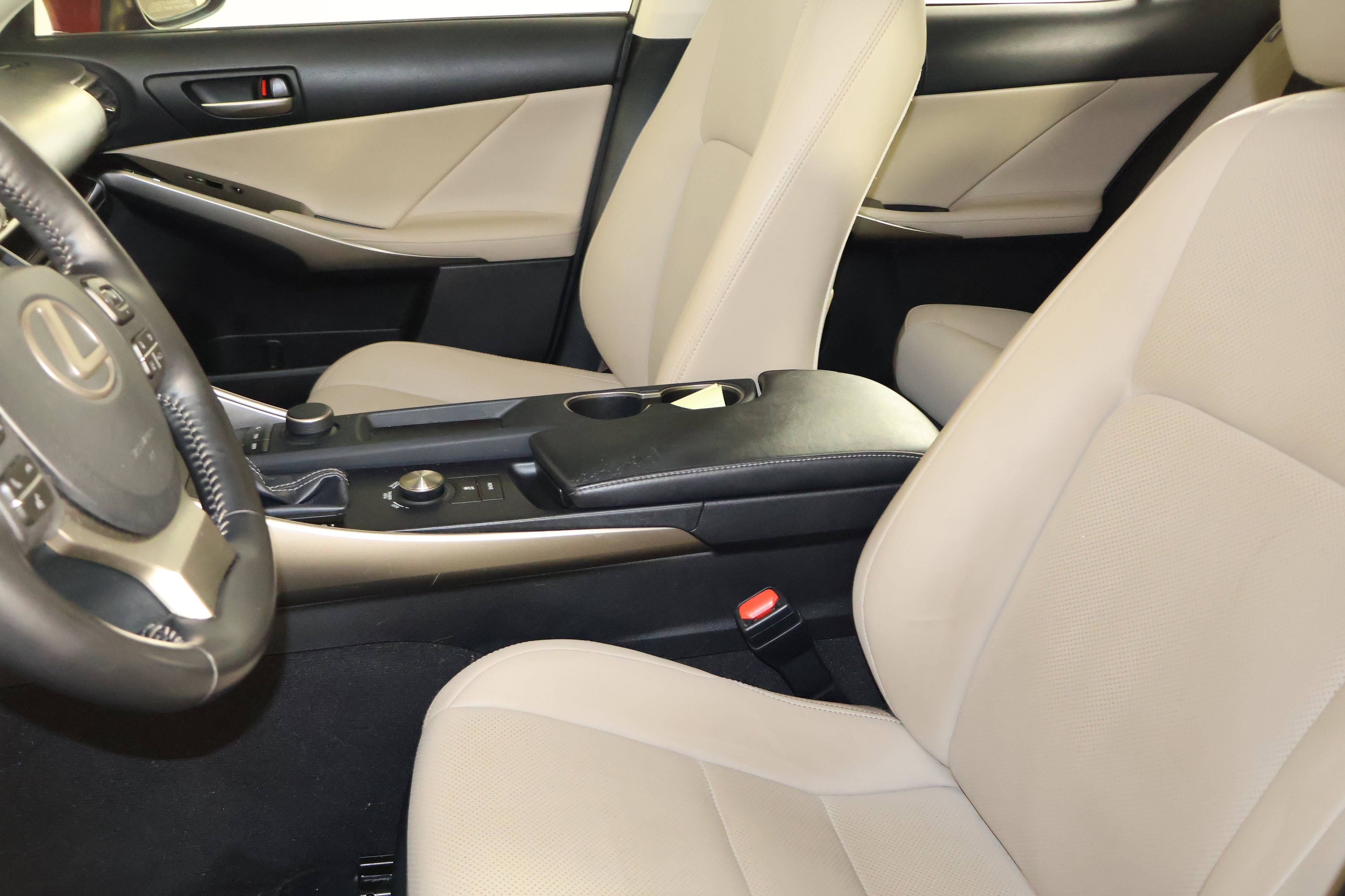 2019 Lexus IS 300 - Photo 42