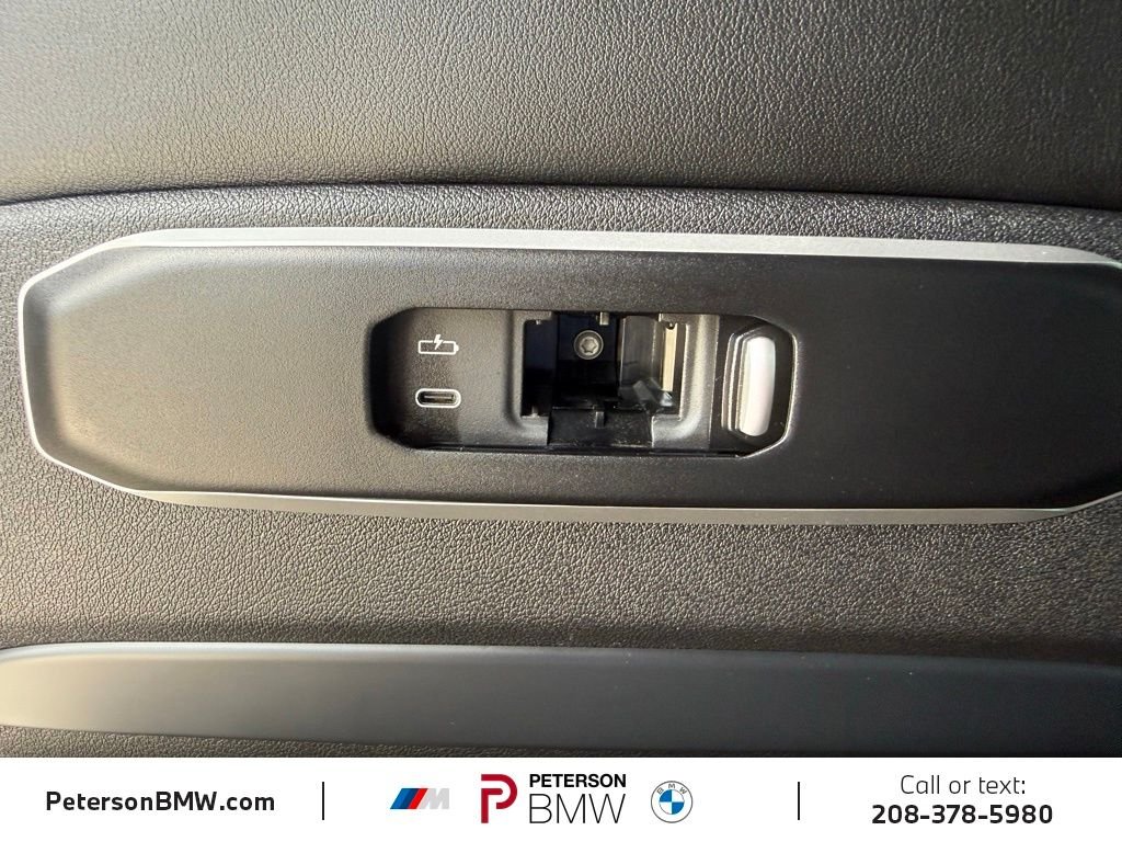Used 2024 Alpine White BMW M60i image 22