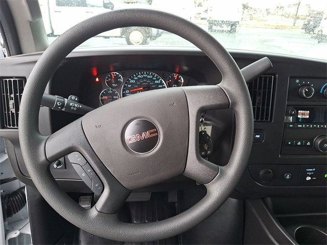New 2025 Summit White GMC 1WT image 23