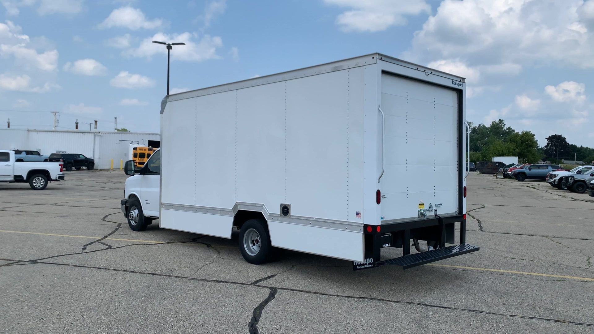 New 2024 Summit White GMC 2WT image 6
