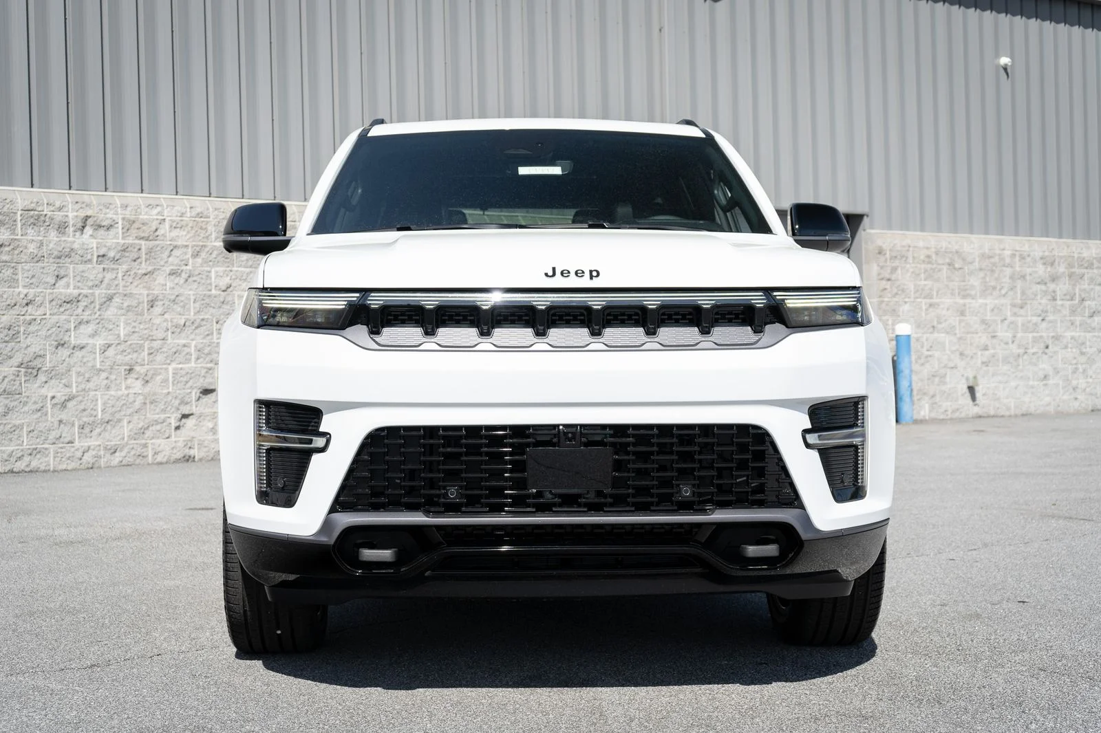 New 2026 Bright White Clear-Coat Exterior Paint Jeep Limited Reserve image 8