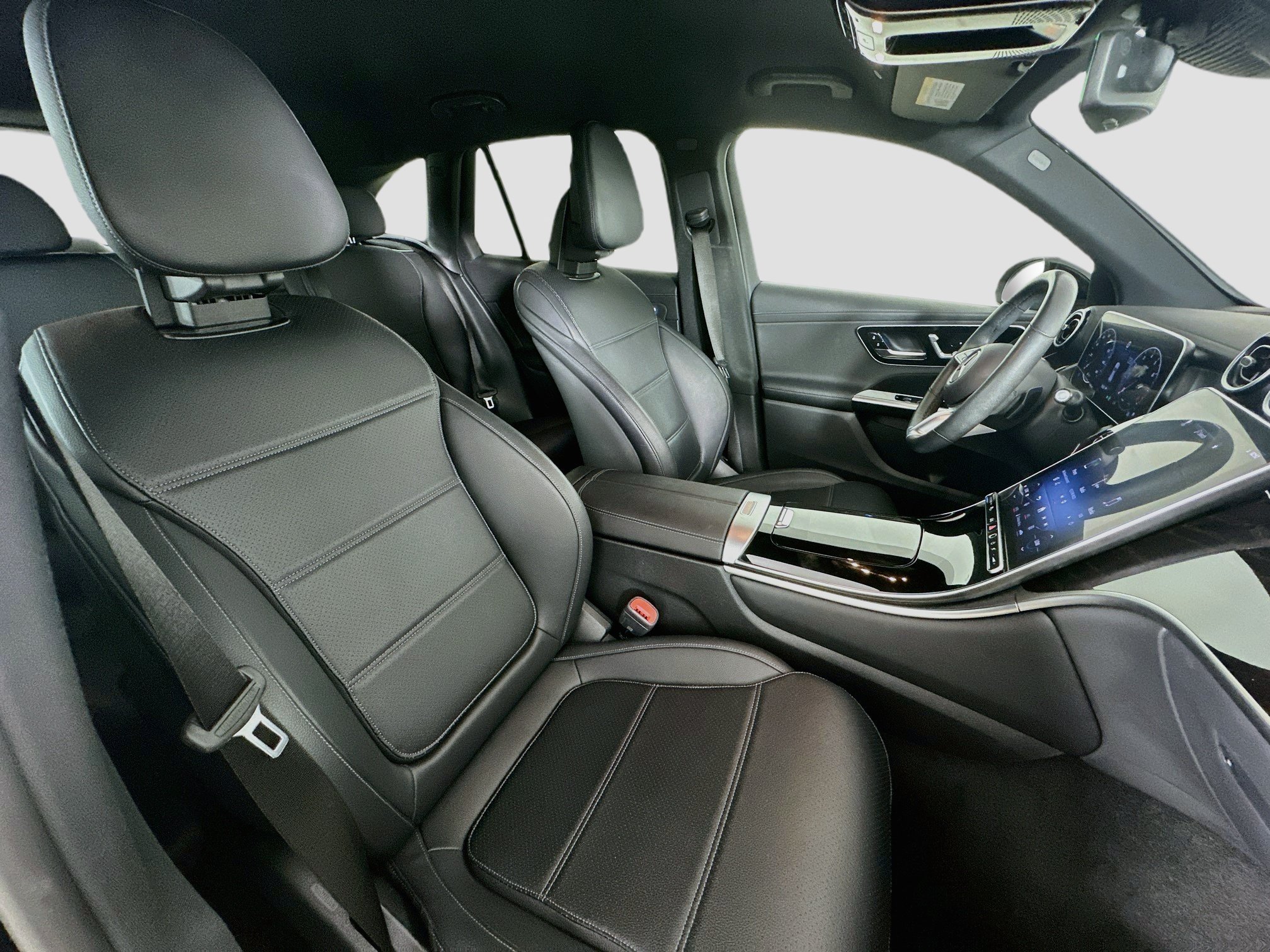 Used 2023 Black Mercedes-Benz GLC 300 image 33