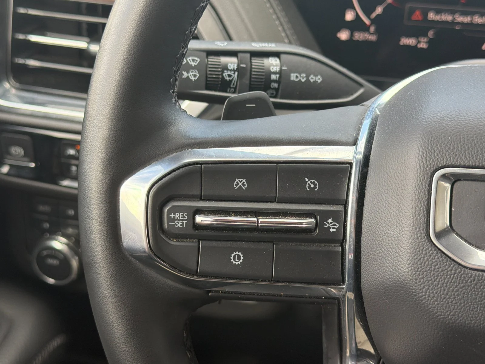 Used 2025 Sterling Metallic GMC Denali image 28