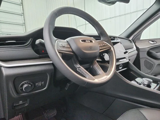 New 2026 Bright White Clear-Coat Exterior Paint Jeep Altitude image 18