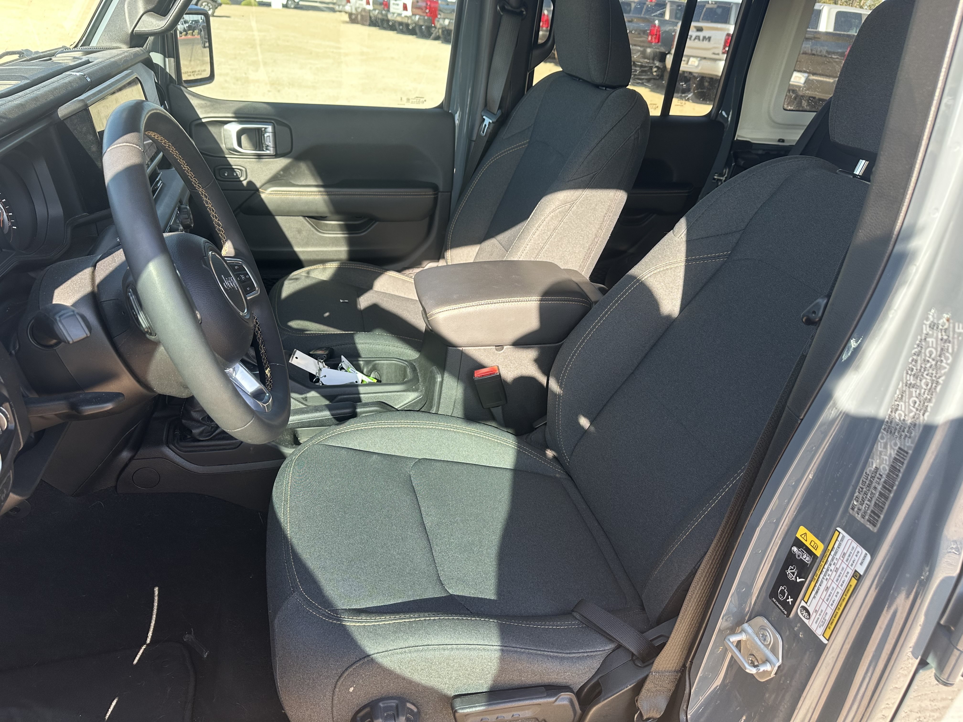 Used 2024 Anvil Clear Coat Jeep Sahara image 12