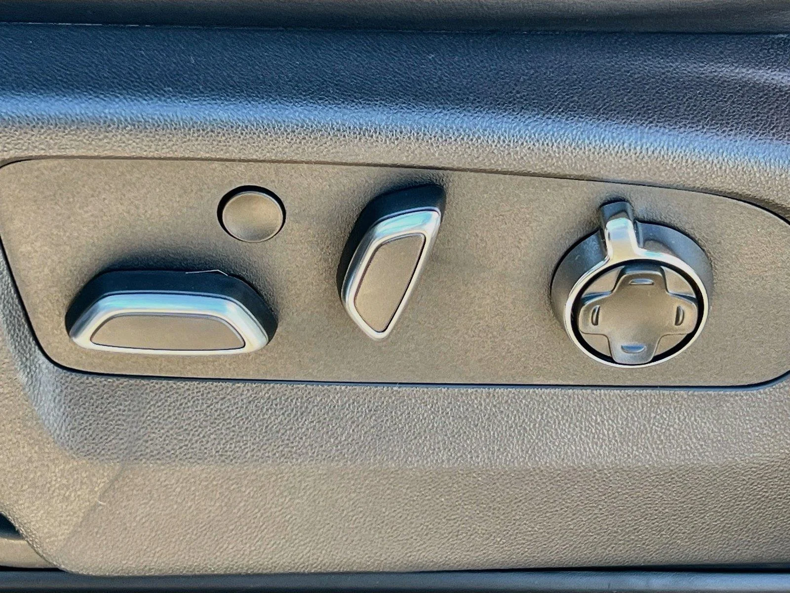 2026 GMC Sierra 3500HD Denali Ultimate - Photo 23