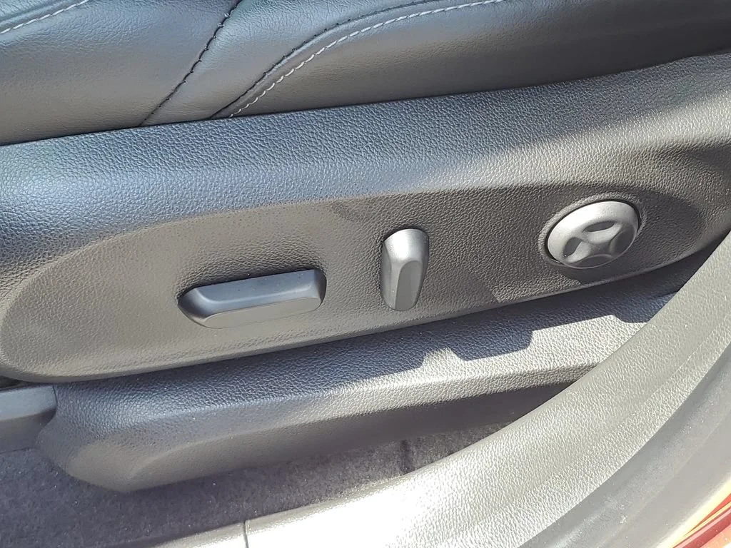 Used 2019 CHILI RED METALLIC Buick Essence image 16