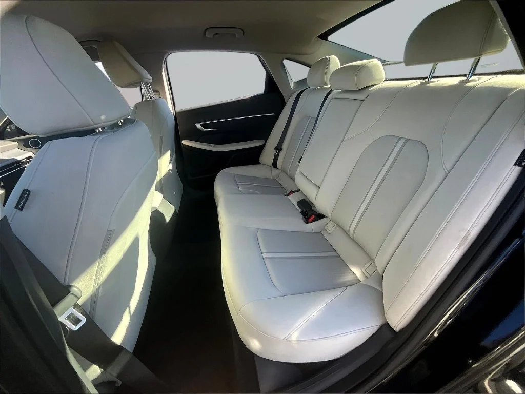 Used 2025 Black Hyundai SEL image 24