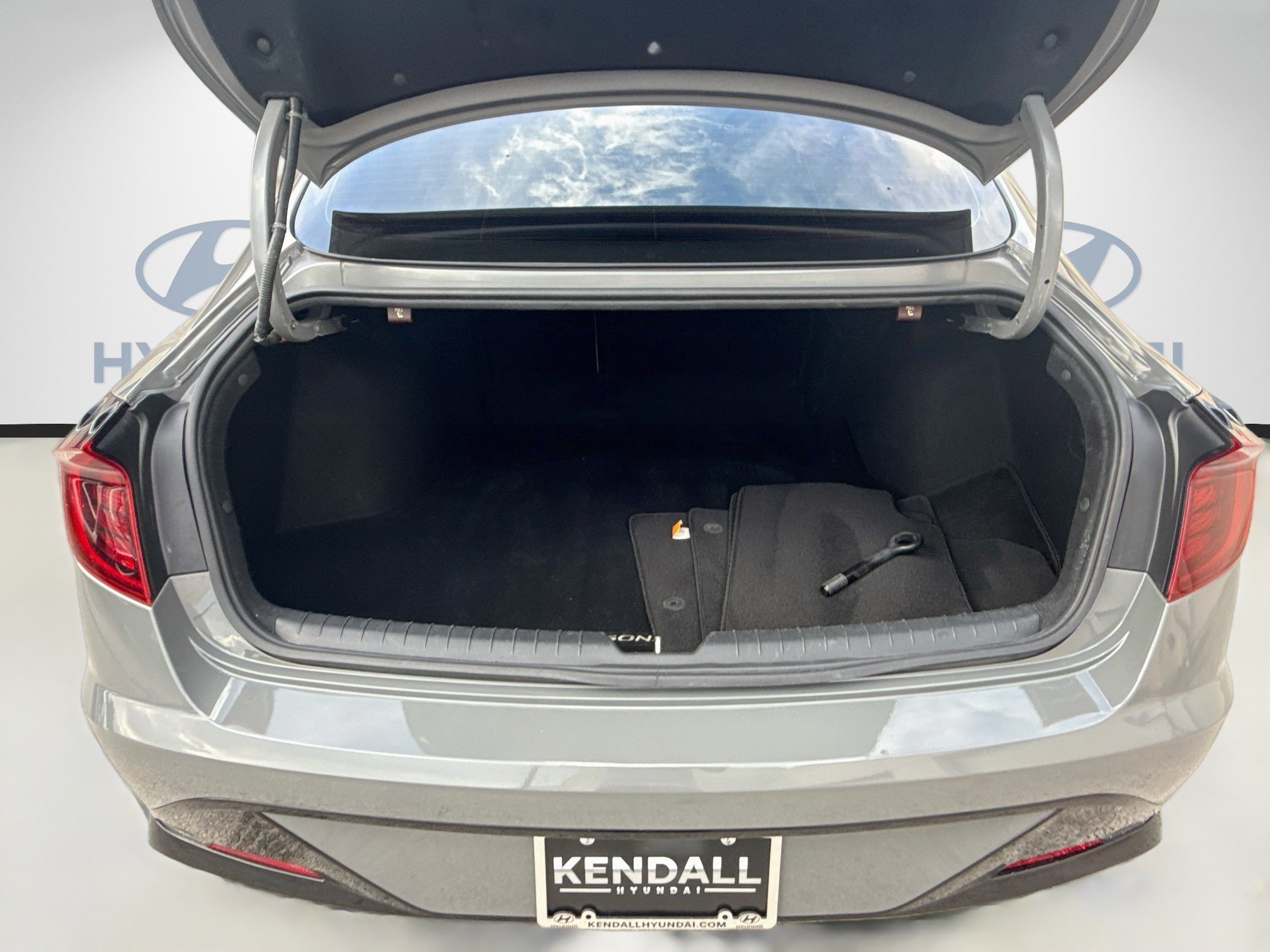 Used 2023 Hampton Gray Hyundai SEL image 24